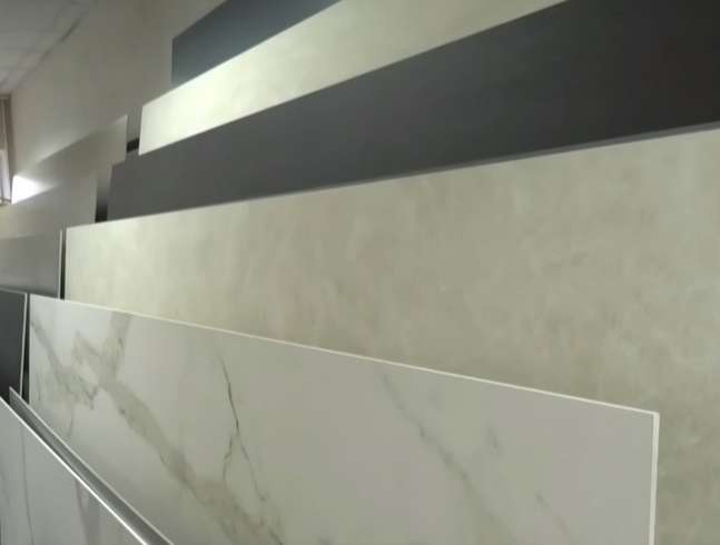 Укладка керамогранита: фото монтажа крупноформатного керамогранита на пол и стены, облицовка лестницы своими руками